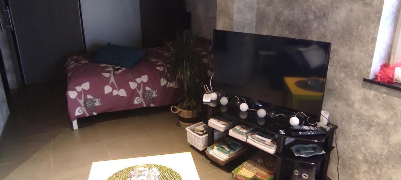 Studio Gite Eul Cat Huant Dergneau Esterno foto