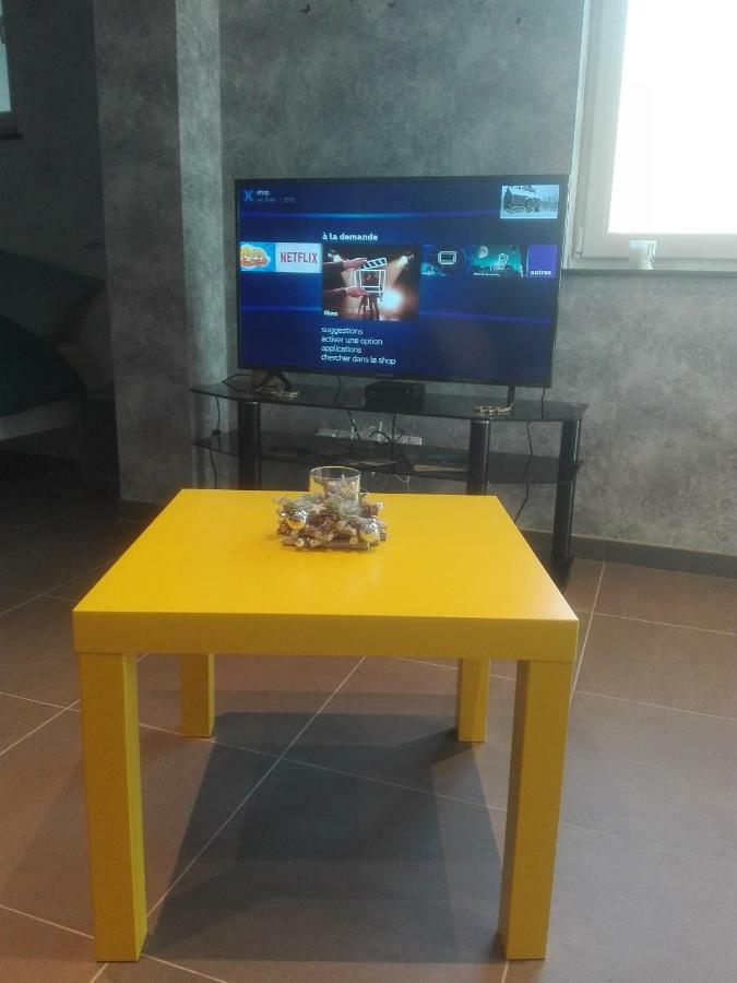 Studio Gite Eul Cat Huant Dergneau Esterno foto